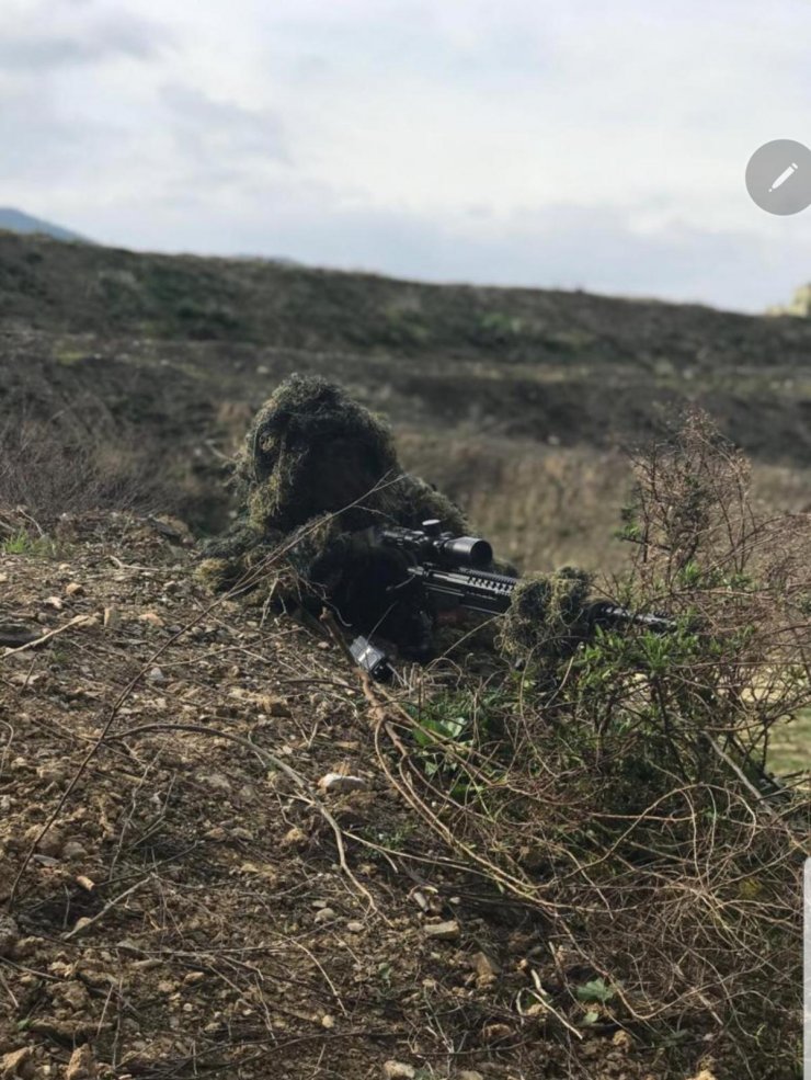 Mardin kırsalında teröristlere ait yaşam malzemeleri bulundu