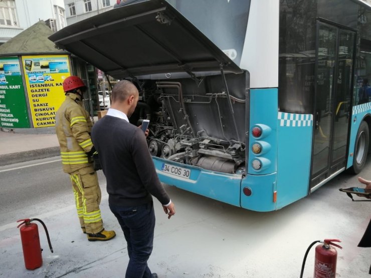 Taksim’de İETT otobüsünden korkutan yangın