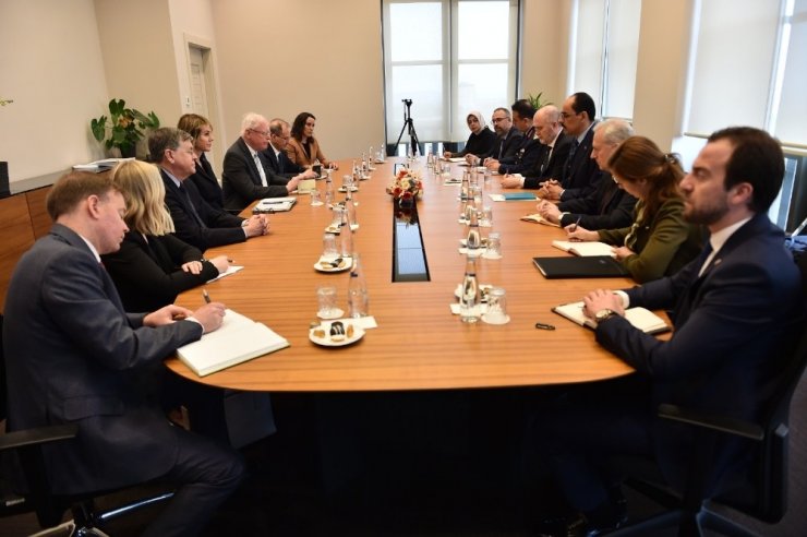 Sözcü Kalın, Carft ve Jeffrey ile görüştü