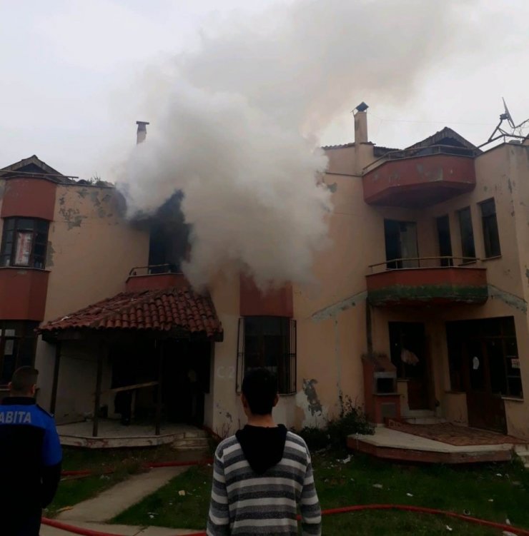 Tersane işçilerinin kaldığı villa yandı