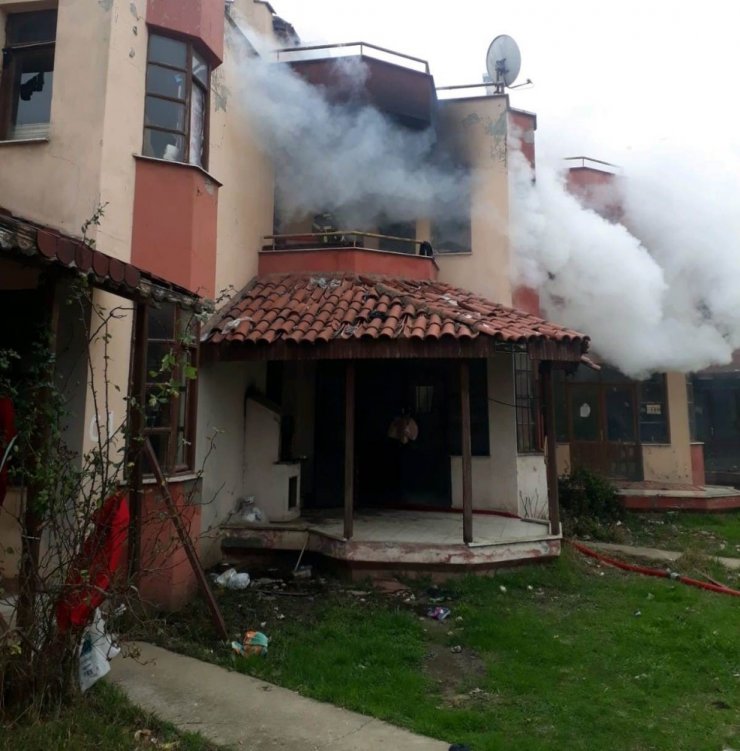 Tersane işçilerinin kaldığı villa yandı