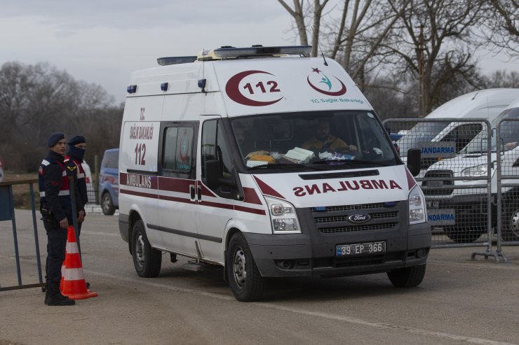 Yunanistan'a geçmek isteyen sığınmacılar tarlaları aşarak sınıra ulaşıyor