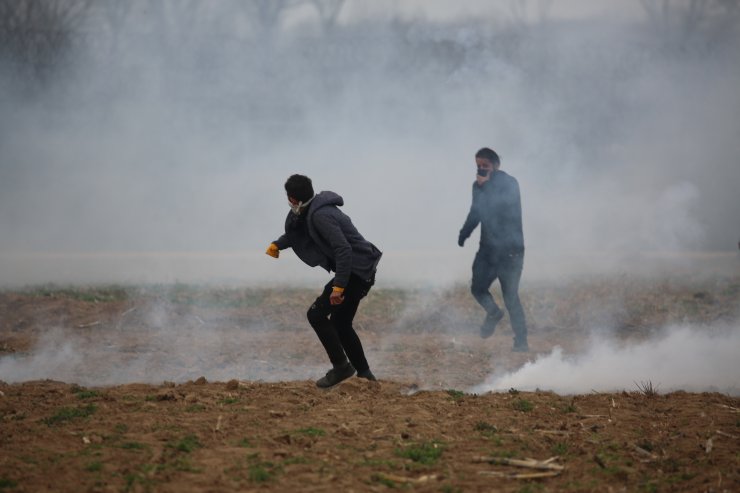 Yunan askerlerinin yaraladığı düzensiz göçmenler tedavi ediliyor