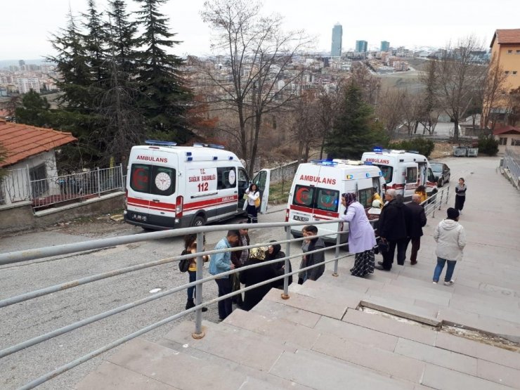 Ankara’da kamyonet okul bahçesine uçtu: 3 yaralı