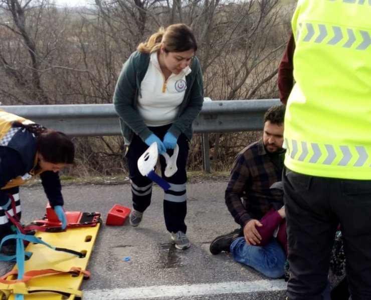 Bariyerlere çarpan otomobil takla attı: 1 yaralı
