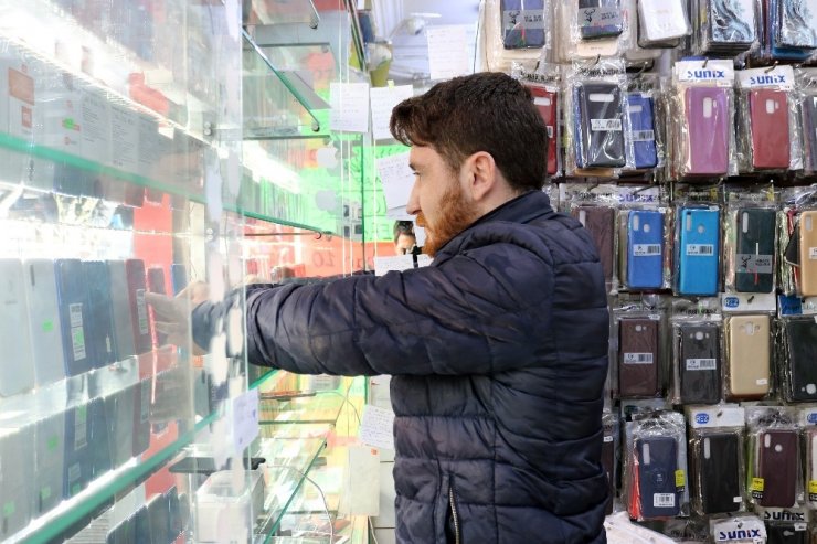 Korona virüs cep telefonu piyasasını da vurdu