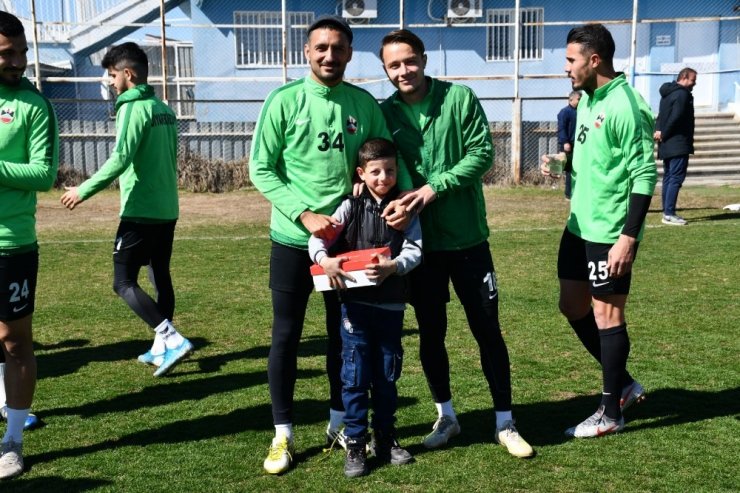 Diyarbekirspor’dan kitap okuyan öğrencilere anlamlı destek