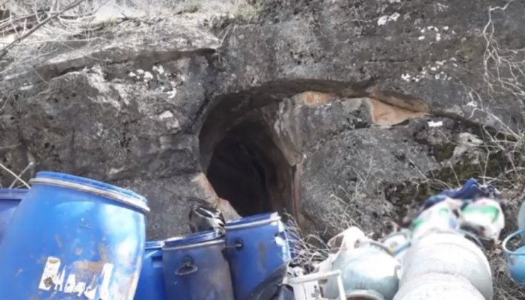 Elazığ kırsalında teröristlerin malzemesi bulunan mağara imha edildi