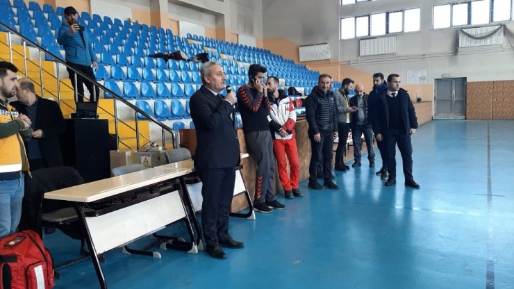 Hentbol maçları şehitlere saygı duruşu ile başladı
