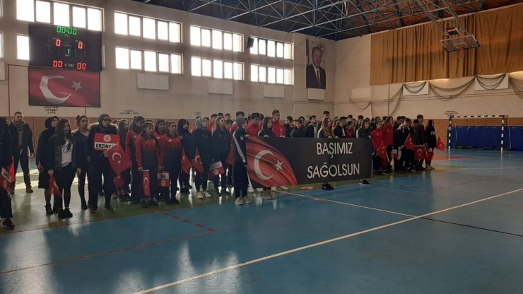 Hentbol maçları şehitlere saygı duruşu ile başladı
