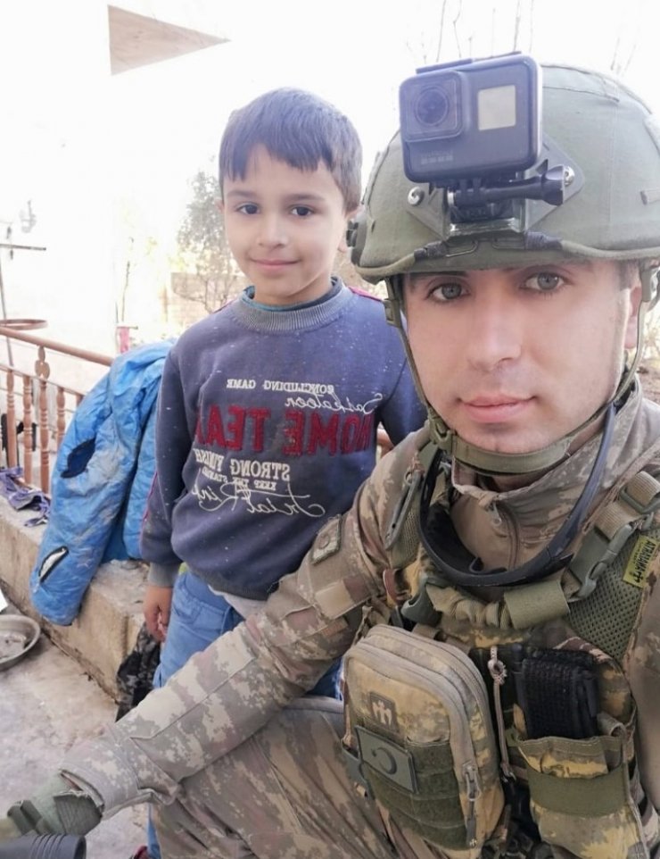 İdlip’de rejimin bombaladığı köydeki çocukların dramı şehidin mesajlarında