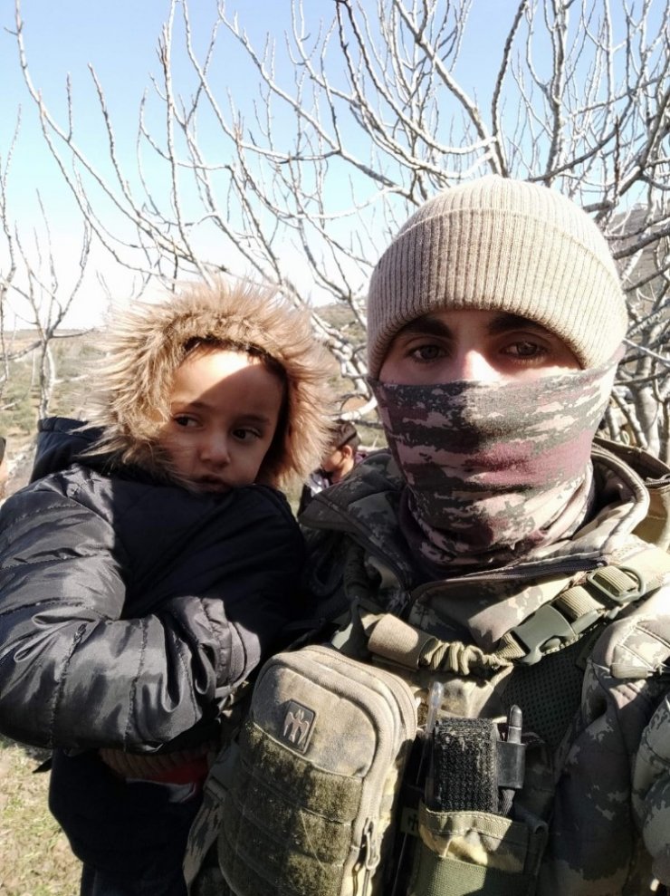 İdlip’de rejimin bombaladığı köydeki çocukların dramı şehidin mesajlarında