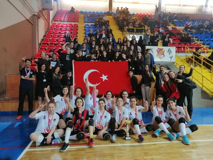 Isparta TED Koleji genç kızlarından şampiyonluk