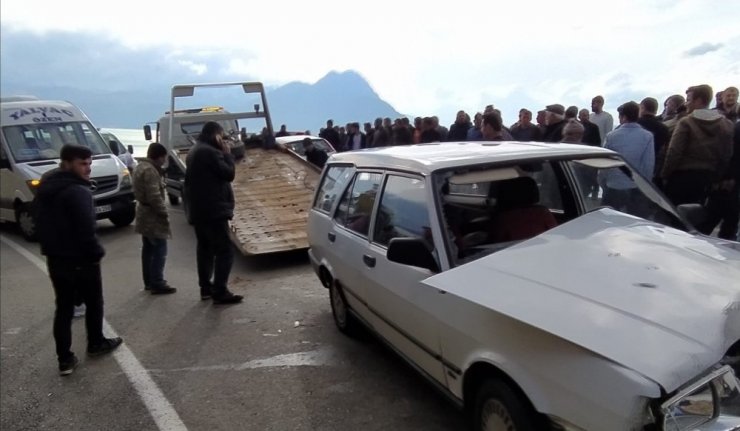 Isparta’da zincirleme trafik kazası: 3 yaralı
