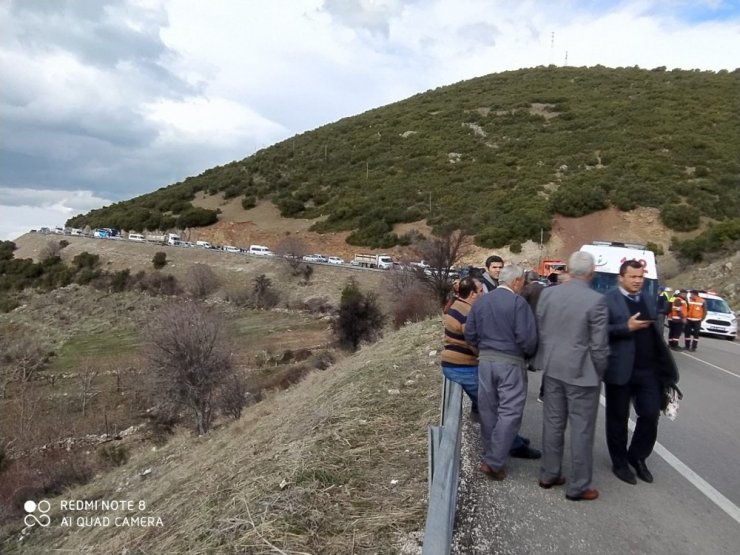 Isparta’da zincirleme trafik kazası: 3 yaralı