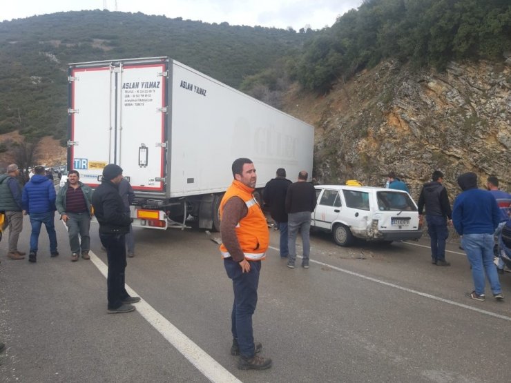 Isparta’da zincirleme trafik kazası: 3 yaralı