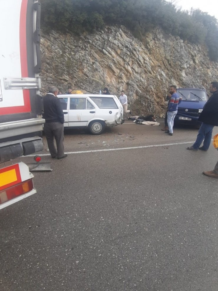 Isparta’da zincirleme trafik kazası: 3 yaralı