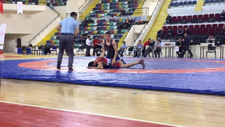 Kağıtsporlu güreşçi Bilal Türkiye şampiyonu oldu