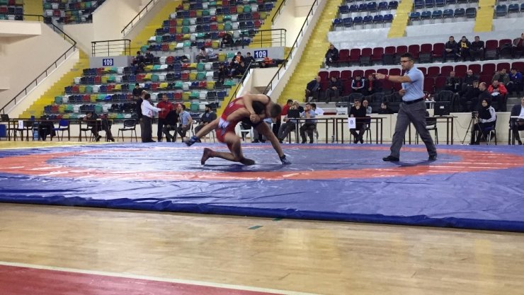 Kağıtsporlu güreşçi Bilal Türkiye şampiyonu oldu