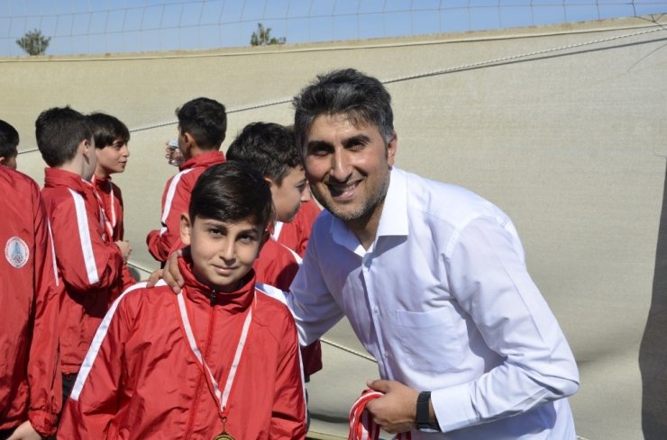 Kupalarını Mehmetçiğe armağan ettiler
