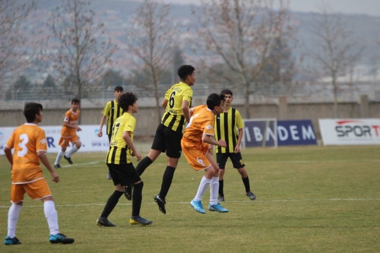 Okullararası Yıldız Erkekler Futbol İl Birinciliği yapıldı