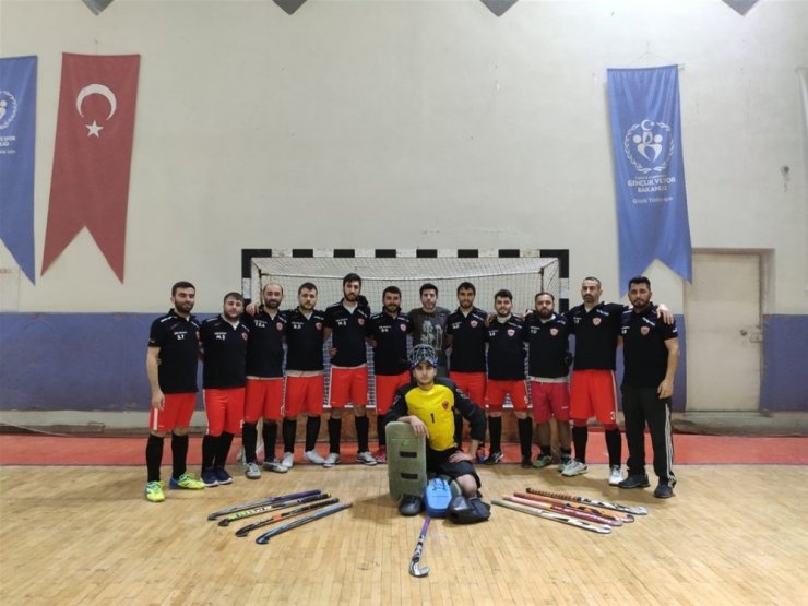 Sakarya’da bir ilke imza atılarak salon hokeyi turnuvası düzenleniyor