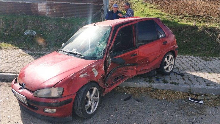 Samsun’da öğrenci servisi otomobille çarpıştı: 4 yaralı