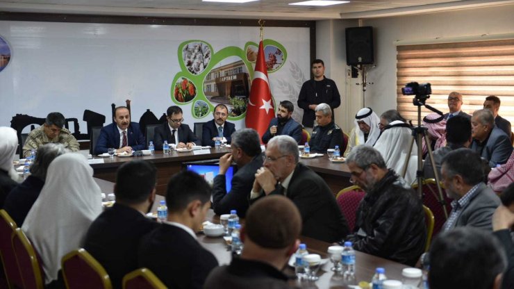 Şanlıurfa Valisi Abdullah Erin, Suriyeli kanaat önderlerini bilgilendirdi