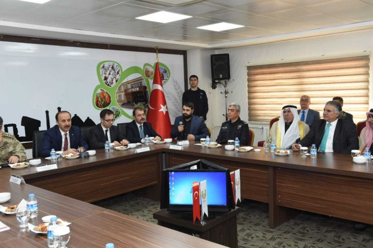 Şanlıurfa Valisi Abdullah Erin, Suriyeli kanaat önderlerini bilgilendirdi