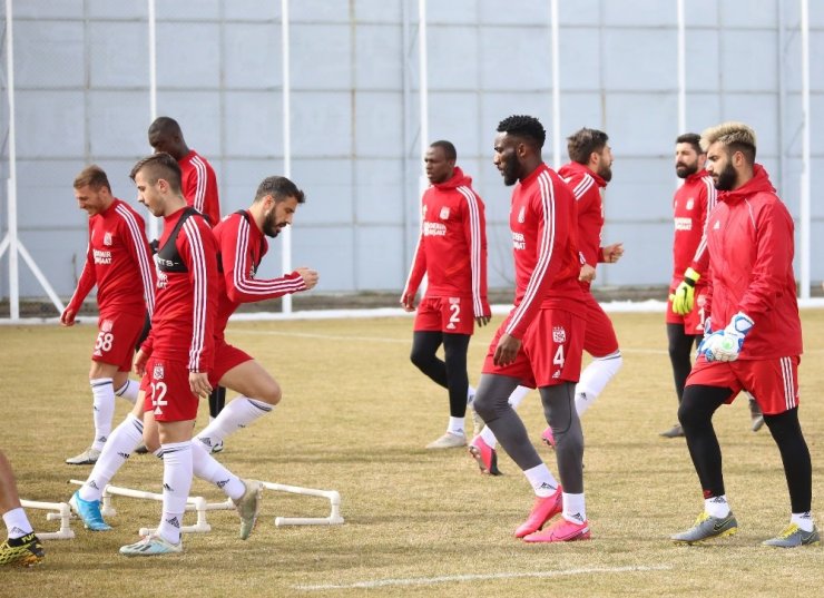 Çalımbay’dan Mert Hakan ve Emre açıklaması: “Doğru değil”