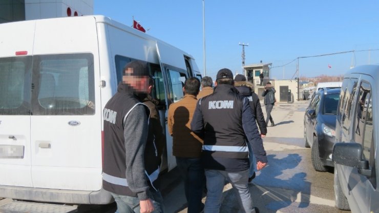 Van’da kaçak sigara operasyonu