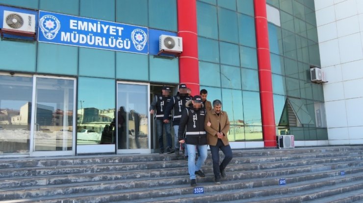Van’da kaçak sigara operasyonu