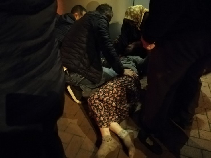 Yangın mahalleliyi gece sokağa döktü