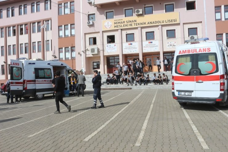 Adıyaman’da 40 öğrenci zehirlendi