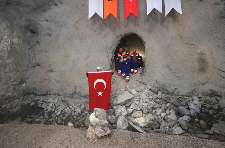 Amasya'da yapımı süren Badal Tüneli'nde kazı çalışmaları tamamlandı