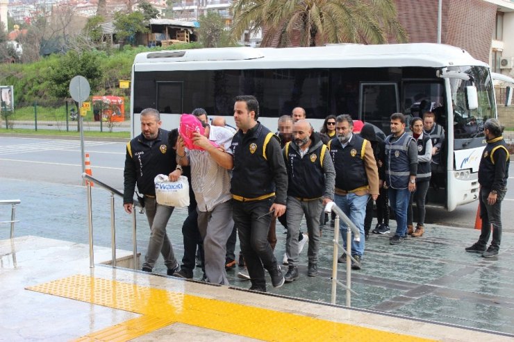 Alanya’da fuhuş çetesine operasyon