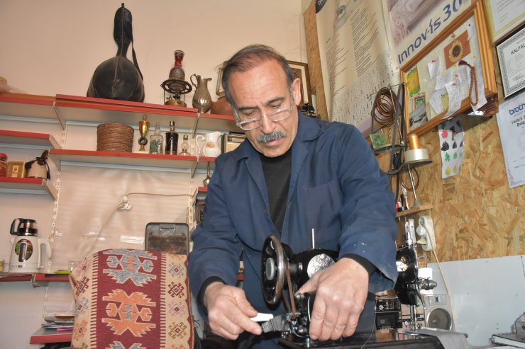 Asırlık dikiş makinelerine hayat veriyor