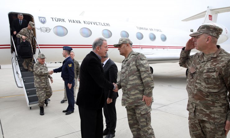 Bakan Akar ve komutanlar sınırın sıfır noktasında