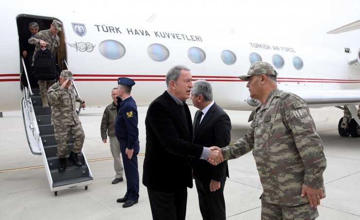 Bakan Akar ve komutanlar sınırın sıfır noktasında