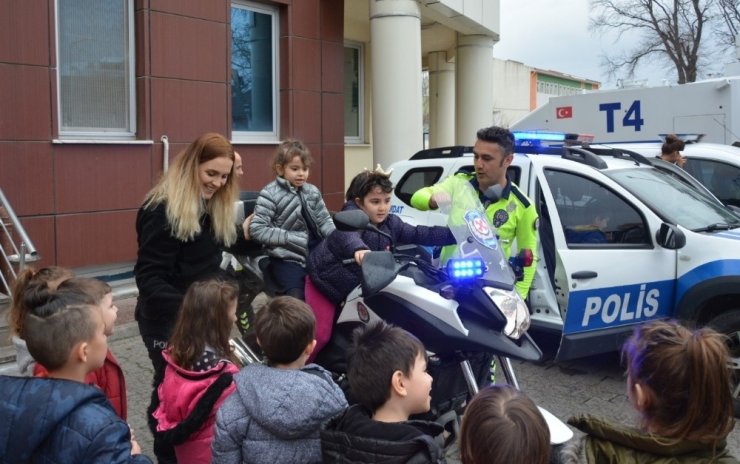 Minik trafik dedektiflerinden emniyete ziyaret