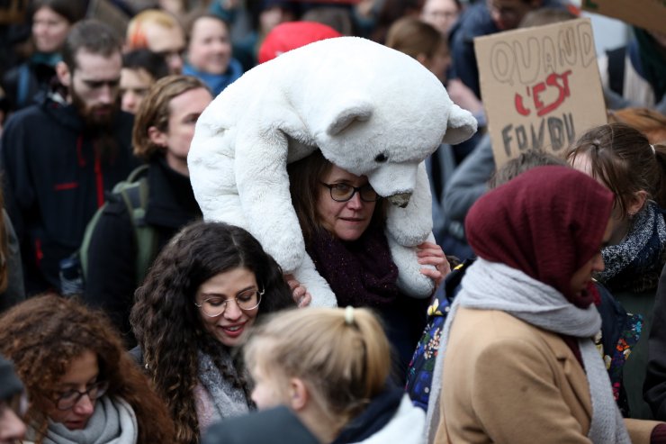 Brüksel'de iklim protestosuna binlerce kişi katıldı