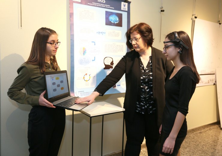 Çiğli Fen Lisesi öğrencileri yatalak hastalar için beyin dalgalarıyla çalışan iletişim sistemi tasarladı
