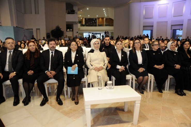 Emine Erdoğan: "Kadınların iş gücüne katılımı son 10 yılda erkeklere göre 4 kat fazla arttı"