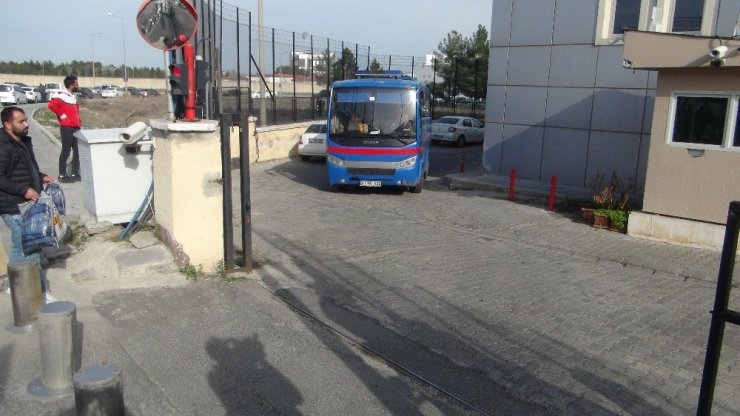 Ablasını kucağında bebeği varken öldüren şahıs yakalandı