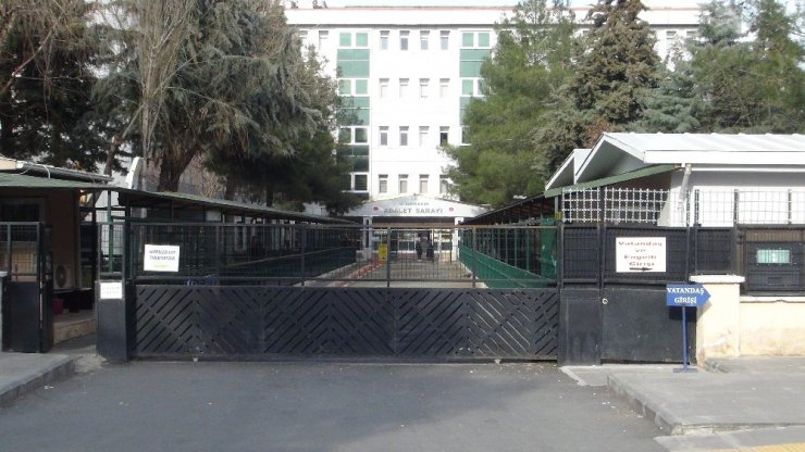 Ablasını kucağında bebeği varken öldüren şahıs yakalandı