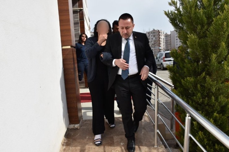 İntihar girişiminde bulunan genç kızı belediye başkanı vazgeçirdi