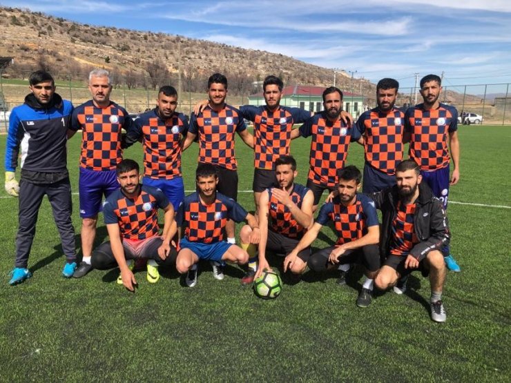 Dicle Gençlikspor oyuncuları, kaymakam ve emniyet personeli ile karşılaştı