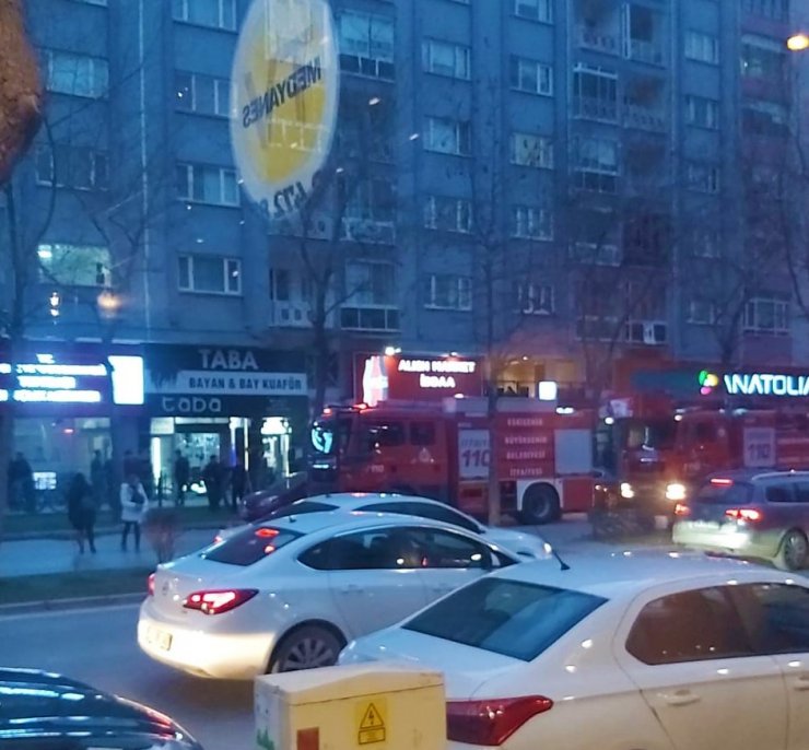 Çatı katında çıkan yangın paniğe sebep oldu