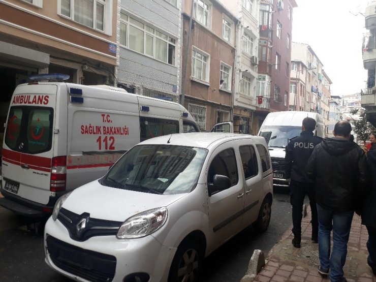 Fatih’te genç kız evinde ölü bulundu