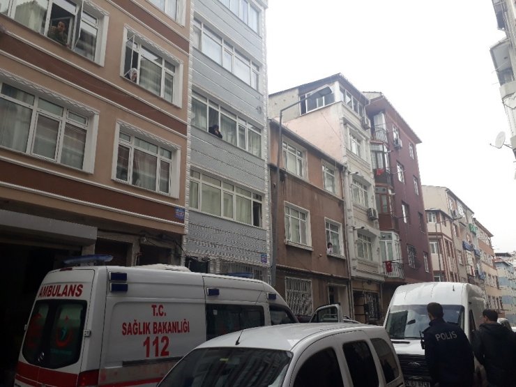 Fatih’te genç kız evinde ölü bulundu